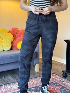 Lululemon Women’s Black Camo Jogger Pants